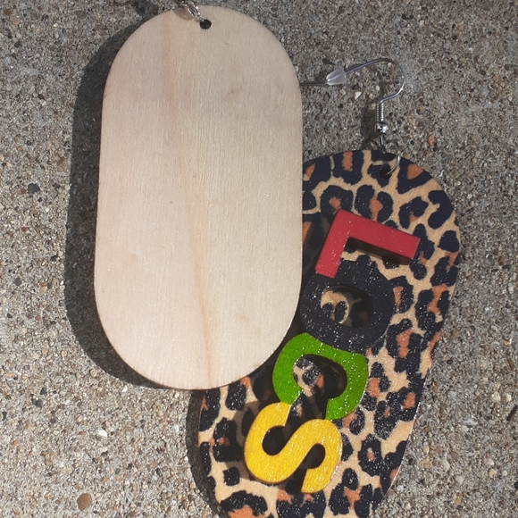 Afrocentric wooden statement Earrings - Picture 2 of 3